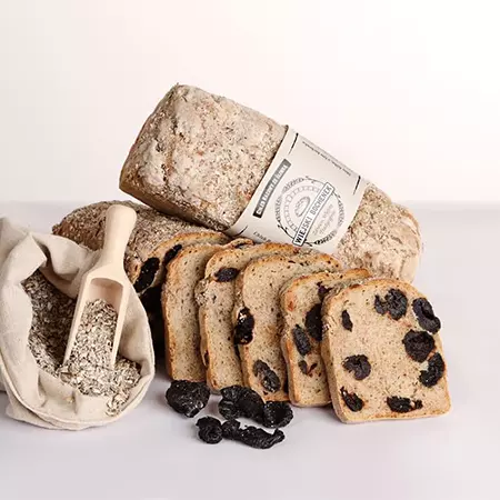 Wiejski Bochenek Сhleb żytni razowy ze śliwką